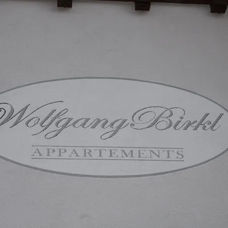 Wolfgang Birkl דירה *